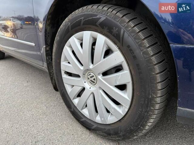 Синий Фольксваген Пассат, объемом двигателя 2 л и пробегом 328 тыс. км за 7200 $, фото 12 на Automoto.ua