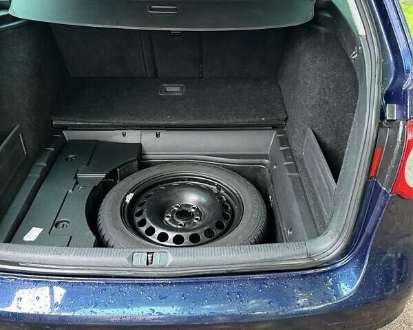 Синий Фольксваген Пассат, объемом двигателя 2 л и пробегом 310 тыс. км за 7200 $, фото 4 на Automoto.ua