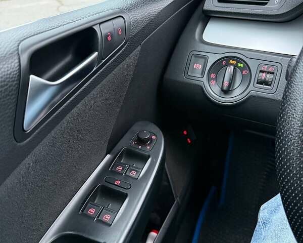 Синий Фольксваген Пассат, объемом двигателя 2 л и пробегом 328 тыс. км за 7200 $, фото 19 на Automoto.ua