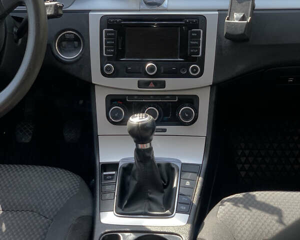 Синий Фольксваген Пассат, объемом двигателя 1.97 л и пробегом 310 тыс. км за 9200 $, фото 22 на Automoto.ua