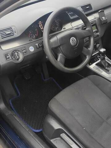 Синий Фольксваген Пассат, объемом двигателя 1.6 л и пробегом 310 тыс. км за 5500 $, фото 22 на Automoto.ua