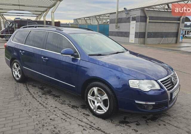 Синій Фольксваген Пассат, об'ємом двигуна 2 л та пробігом 324 тис. км за 8000 $, фото 1 на Automoto.ua