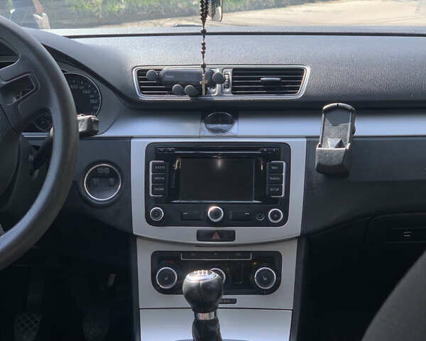 Синий Фольксваген Пассат, объемом двигателя 1.97 л и пробегом 310 тыс. км за 9200 $, фото 12 на Automoto.ua