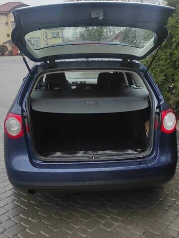 Синий Фольксваген Пассат, объемом двигателя 1.6 л и пробегом 310 тыс. км за 5500 $, фото 20 на Automoto.ua