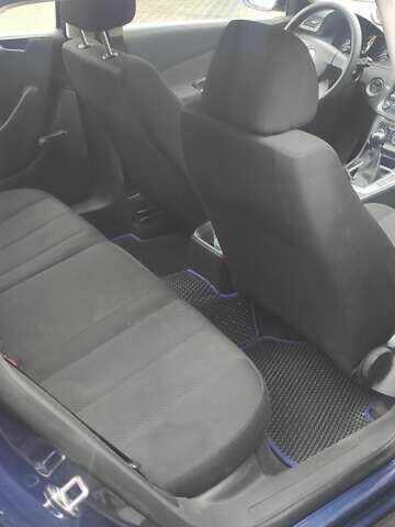 Синий Фольксваген Пассат, объемом двигателя 1.6 л и пробегом 310 тыс. км за 5500 $, фото 17 на Automoto.ua