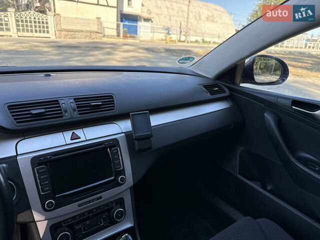 Синій Фольксваген Пассат, об'ємом двигуна 2 л та пробігом 376 тис. км за 7499 $, фото 14 на Automoto.ua