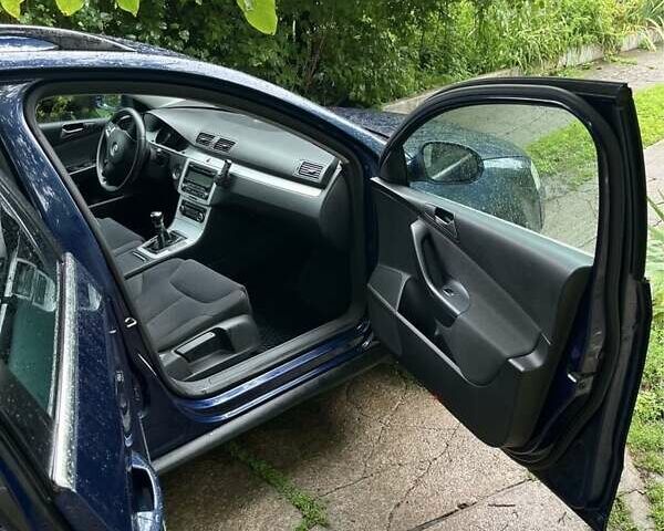 Синий Фольксваген Пассат, объемом двигателя 2 л и пробегом 310 тыс. км за 7200 $, фото 2 на Automoto.ua