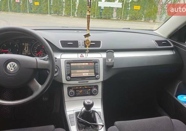 Синій Фольксваген Пассат, об'ємом двигуна 2 л та пробігом 324 тис. км за 8000 $, фото 12 на Automoto.ua