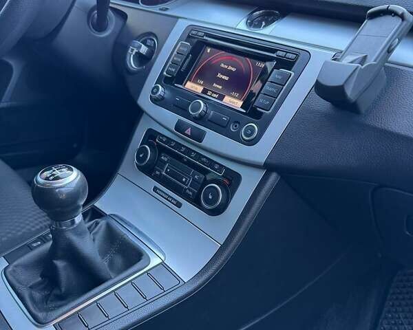 Синий Фольксваген Пассат, объемом двигателя 1.39 л и пробегом 224 тыс. км за 8700 $, фото 4 на Automoto.ua