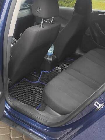 Синий Фольксваген Пассат, объемом двигателя 1.6 л и пробегом 310 тыс. км за 5500 $, фото 21 на Automoto.ua