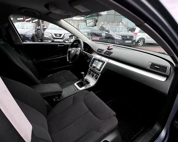 Синий Фольксваген Пассат, объемом двигателя 2 л и пробегом 283 тыс. км за 6700 $, фото 14 на Automoto.ua