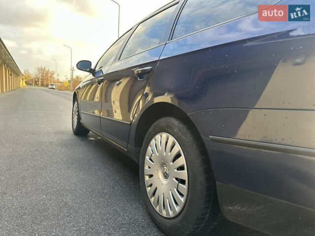 Синий Фольксваген Пассат, объемом двигателя 2 л и пробегом 260 тыс. км за 6990 $, фото 6 на Automoto.ua