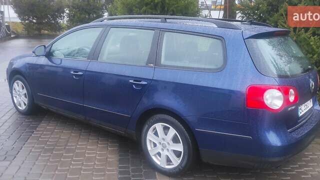 Синий Фольксваген Пассат, объемом двигателя 1.6 л и пробегом 310 тыс. км за 5500 $, фото 1 на Automoto.ua
