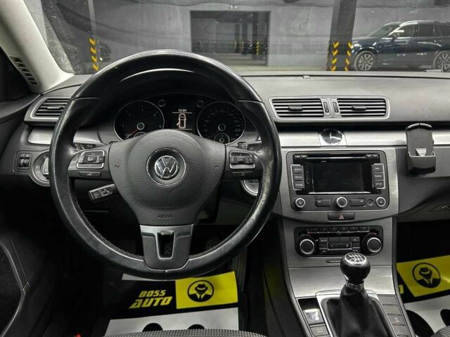 Синій Фольксваген Пассат, об'ємом двигуна 1.6 л та пробігом 299 тис. км за 9700 $, фото 14 на Automoto.ua