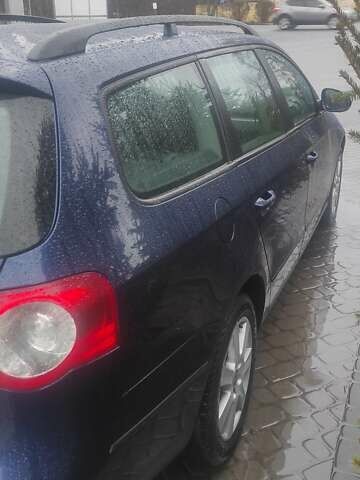 Синий Фольксваген Пассат, объемом двигателя 1.6 л и пробегом 310 тыс. км за 5500 $, фото 27 на Automoto.ua