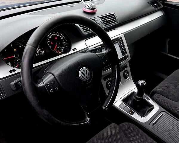 Синий Фольксваген Пассат, объемом двигателя 2 л и пробегом 283 тыс. км за 6700 $, фото 7 на Automoto.ua