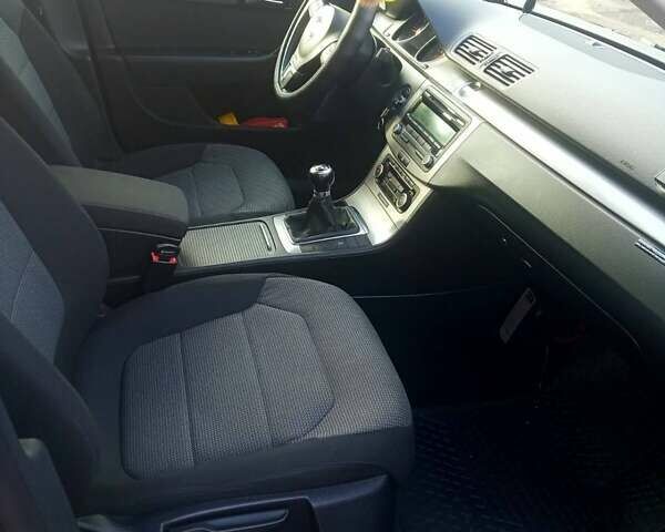 Синій Фольксваген Пассат, об'ємом двигуна 1.6 л та пробігом 135 тис. км за 8700 $, фото 12 на Automoto.ua