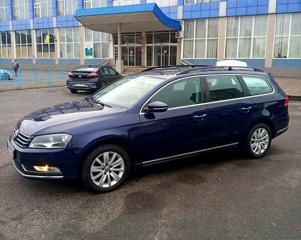 Фольксваген Пассат 2011 в Сумах на Automoto.ua Синий Фольксваген Пассат, объемом двигателя 1.6 л и пробегом 134 тыс. км за 9000 $, фото 3 на Automoto.ua