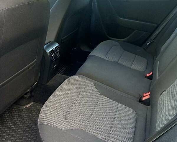 Синій Фольксваген Пассат, об'ємом двигуна 1.6 л та пробігом 134 тис. км за 9000 $, фото 24 на Automoto.ua