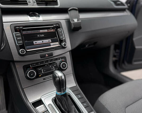 Синий Фольксваген Пассат, объемом двигателя 1.97 л и пробегом 285 тыс. км за 12200 $, фото 26 на Automoto.ua