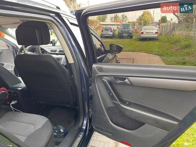 Синий Фольксваген Пассат, объемом двигателя 1.6 л и пробегом 295 тыс. км за 8100 $, фото 2 на Automoto.ua