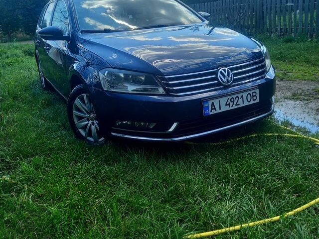 Синий Фольксваген Пассат, объемом двигателя 1.6 л и пробегом 323 тыс. км за 9850 $, фото 4 на Automoto.ua