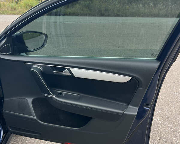 Синий Фольксваген Пассат, объемом двигателя 2 л и пробегом 263 тыс. км за 10599 $, фото 43 на Automoto.ua