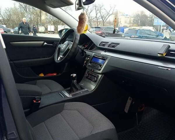 Синій Фольксваген Пассат, об'ємом двигуна 1.6 л та пробігом 135 тис. км за 8850 $, фото 12 на Automoto.ua