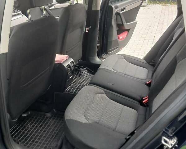 Синий Фольксваген Пассат, объемом двигателя 2 л и пробегом 300 тыс. км за 8700 $, фото 9 на Automoto.ua