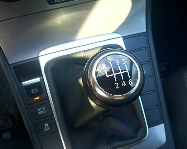 Синій Фольксваген Пассат, об'ємом двигуна 1.6 л та пробігом 135 тис. км за 8700 $, фото 17 на Automoto.ua