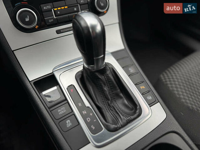 Синій Фольксваген Пассат, об'ємом двигуна 2 л та пробігом 330 тис. км за 9490 $, фото 17 на Automoto.ua