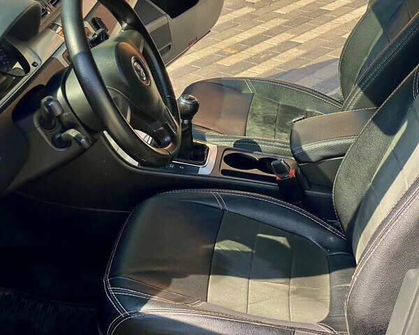 Синий Фольксваген Пассат, объемом двигателя 1.4 л и пробегом 243 тыс. км за 7399 $, фото 21 на Automoto.ua