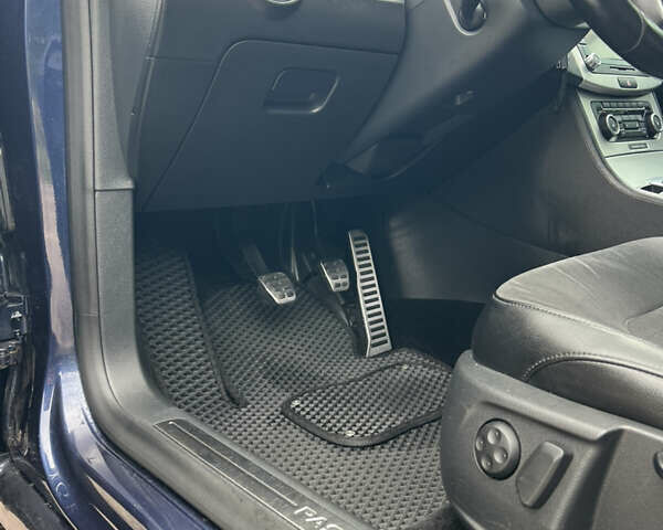 Синий Фольксваген Пассат, объемом двигателя 2 л и пробегом 263 тыс. км за 10599 $, фото 28 на Automoto.ua