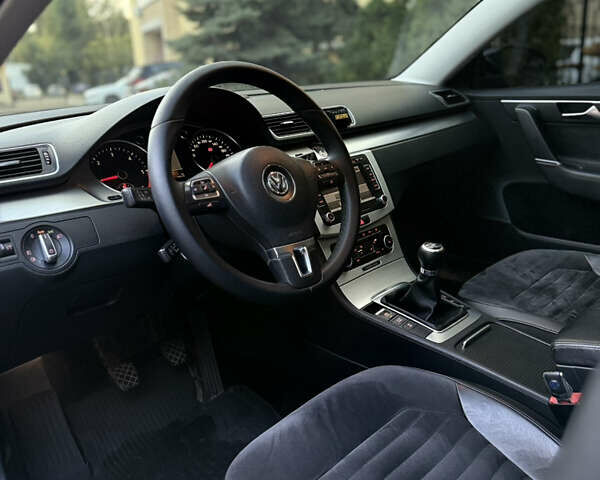 Синий Фольксваген Пассат, объемом двигателя 2 л и пробегом 294 тыс. км за 13000 $, фото 11 на Automoto.ua