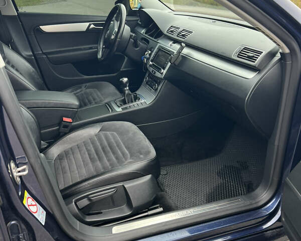 Синий Фольксваген Пассат, объемом двигателя 2 л и пробегом 263 тыс. км за 10599 $, фото 45 на Automoto.ua