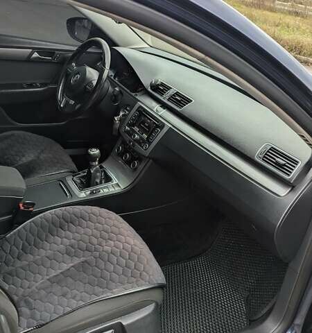 Синій Фольксваген Пассат, об'ємом двигуна 2 л та пробігом 290 тис. км за 8500 $, фото 1 на Automoto.ua