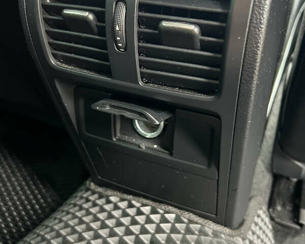 Синий Фольксваген Пассат, объемом двигателя 2 л и пробегом 263 тыс. км за 10599 $, фото 55 на Automoto.ua