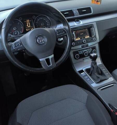 Синий Фольксваген Пассат, объемом двигателя 1.97 л и пробегом 280 тыс. км за 8850 $, фото 14 на Automoto.ua