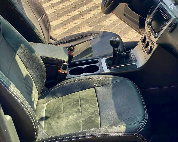 Синий Фольксваген Пассат, объемом двигателя 1.4 л и пробегом 243 тыс. км за 7399 $, фото 18 на Automoto.ua