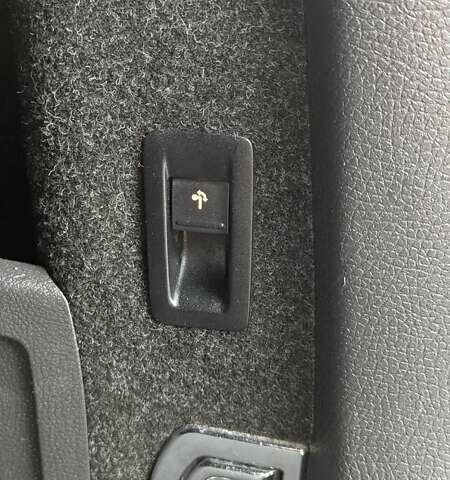 Синій Фольксваген Пассат, об'ємом двигуна 2 л та пробігом 290 тис. км за 8500 $, фото 13 на Automoto.ua