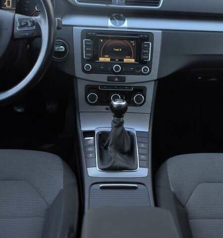 Синий Фольксваген Пассат, объемом двигателя 1.97 л и пробегом 280 тыс. км за 8850 $, фото 15 на Automoto.ua