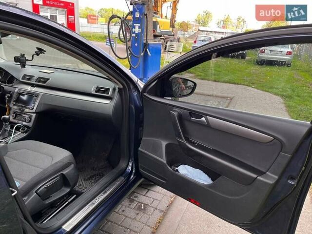Синий Фольксваген Пассат, объемом двигателя 1.6 л и пробегом 295 тыс. км за 8100 $, фото 3 на Automoto.ua