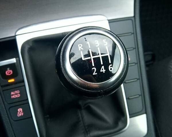 Синій Фольксваген Пассат, об'ємом двигуна 1.6 л та пробігом 135 тис. км за 8850 $, фото 17 на Automoto.ua