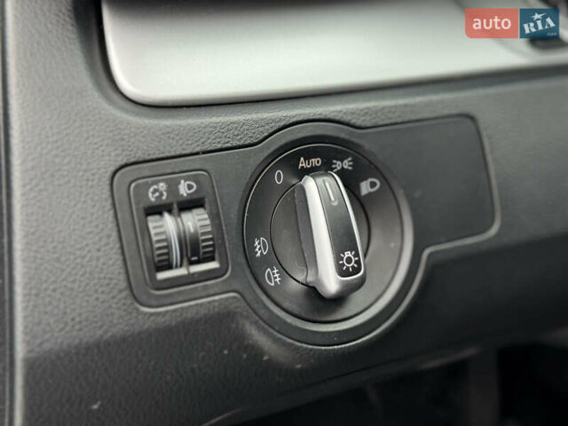 Синій Фольксваген Пассат, об'ємом двигуна 2 л та пробігом 330 тис. км за 9490 $, фото 12 на Automoto.ua