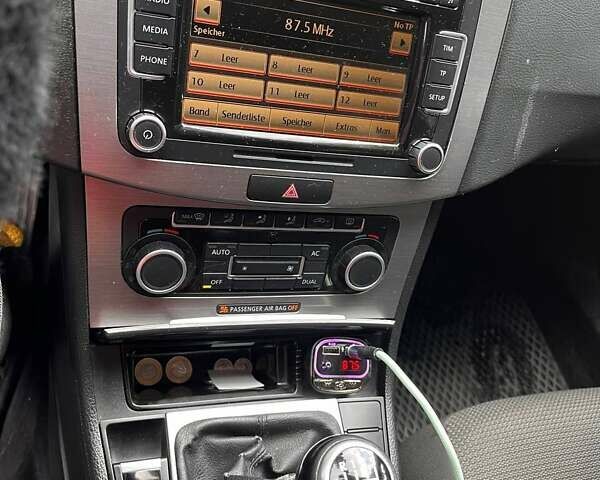 Синий Фольксваген Пассат, объемом двигателя 1.6 л и пробегом 295 тыс. км за 8100 $, фото 11 на Automoto.ua