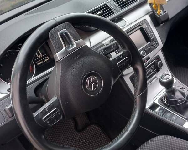 Синий Фольксваген Пассат, объемом двигателя 1.6 л и пробегом 307 тыс. км за 10300 $, фото 6 на Automoto.ua