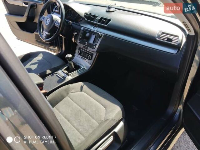 Синий Фольксваген Пассат, объемом двигателя 1.6 л и пробегом 355 тыс. км за 8250 $, фото 11 на Automoto.ua