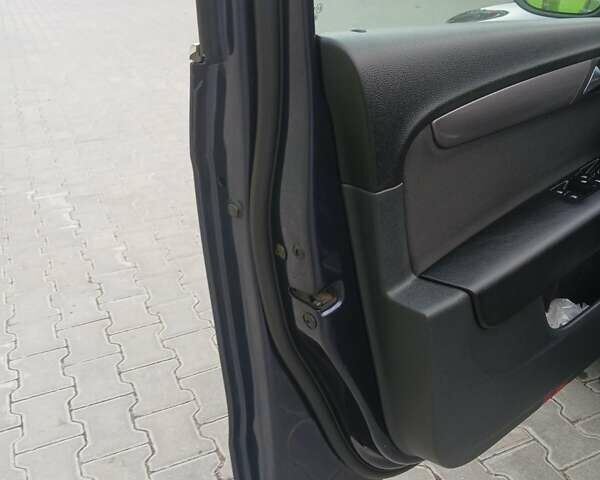 Синий Фольксваген Пассат, объемом двигателя 2 л и пробегом 300 тыс. км за 8700 $, фото 3 на Automoto.ua