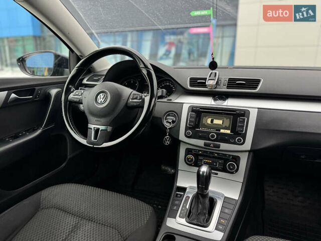 Синій Фольксваген Пассат, об'ємом двигуна 2 л та пробігом 330 тис. км за 9490 $, фото 18 на Automoto.ua