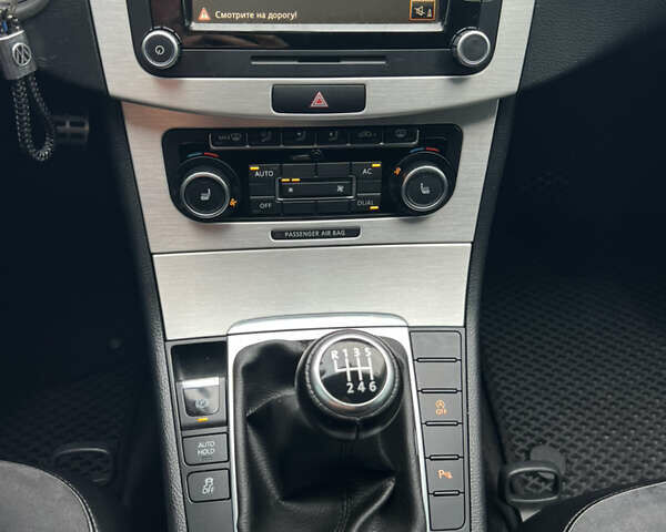 Синий Фольксваген Пассат, объемом двигателя 2 л и пробегом 263 тыс. км за 10599 $, фото 33 на Automoto.ua